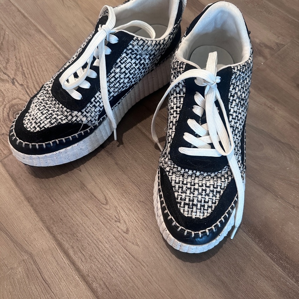 Universal Thread Black and White Sneakers